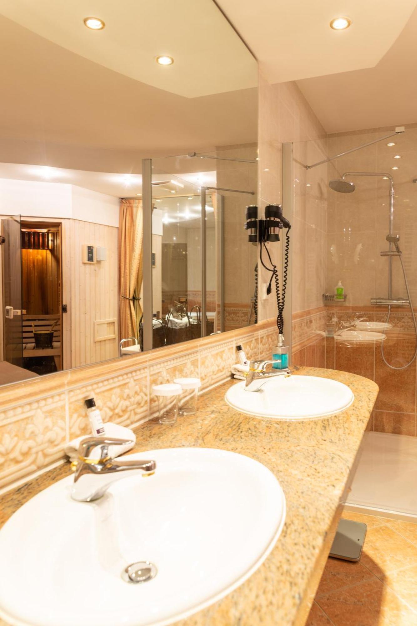 Hotel Antoniushof Ruhstorf an der Rott Екстериор снимка